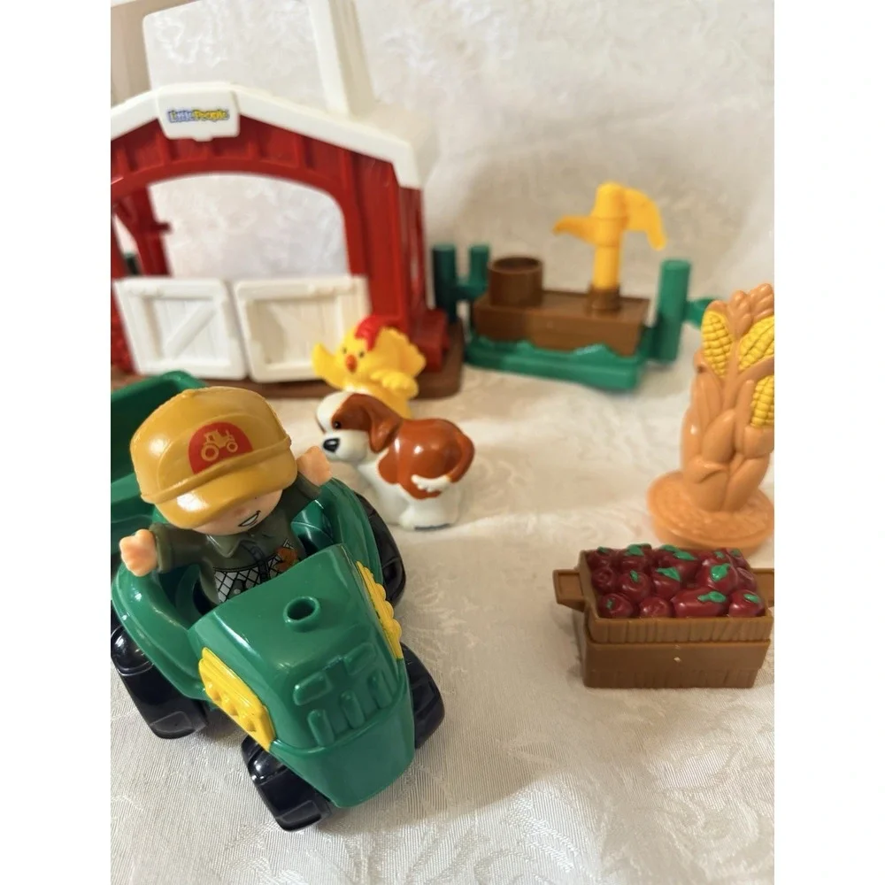 Fisher Price Little People Farm Barn Shed Tractor Farmer crops Chicken 14pc Lot